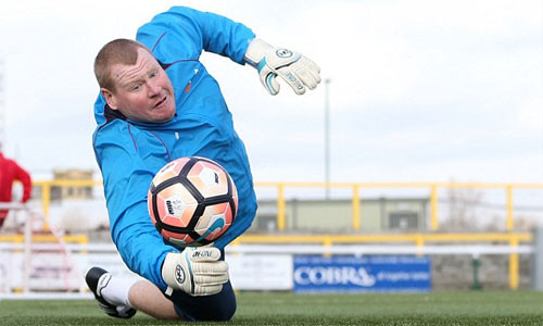 Wayne Shaw trong một buổi tập của Sutton United. Ảnh: BPI. 