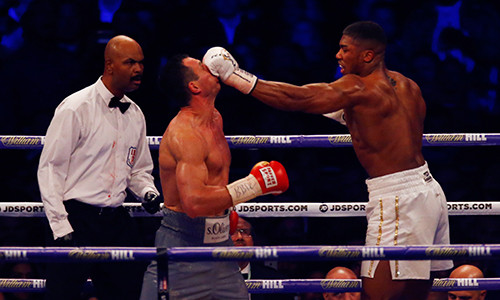 Joshua bỏ túi bao nhiêu tiền sau khi hạ 'Tiến sỹ búa thép'?