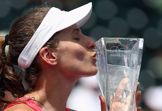 Konta cùng chức vô địch Miami Mở rộng. Ảnh: Reuters.