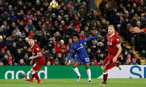 Cú lốp bóng đẹp mắt của Willian giúp Chelsea giữ lại một điểm.