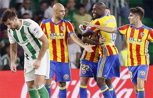 Valencia ghi sáu bàn một trận, chiếm vị trí thứ hai của Real