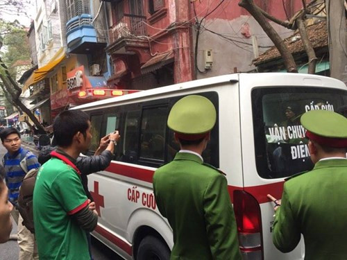 Xe cứu thương tại hiện trường.