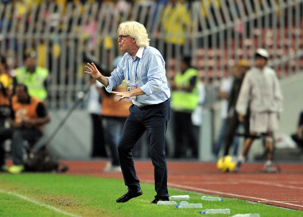 Mức lương để trả cho HLV Winfried Schafe hàng tháng chắc chắn là rất lớn 