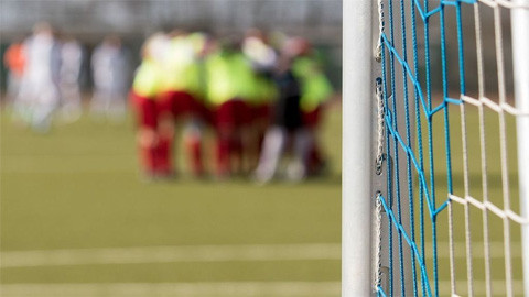 Thủ môn 12 tuổi tử nạn vì bị sút bóng vào ngực