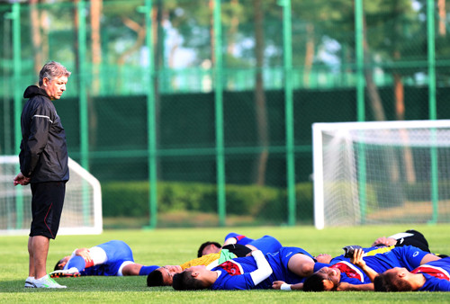 VFF tính chọn HLV ngoại cho tuyển Việt Nam