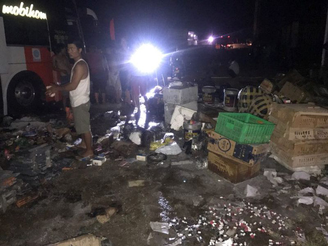 Sau sự cố, chiếc xe đã không thể tiếp tục hành trình. 