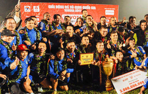 Quảng Nam 'bơi' trong tiền thưởng nhờ vô địch V.League