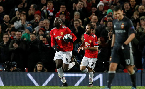 Lukaku mở màn cho cuộc lội ngược dòng thần tốc của Man Utd. 