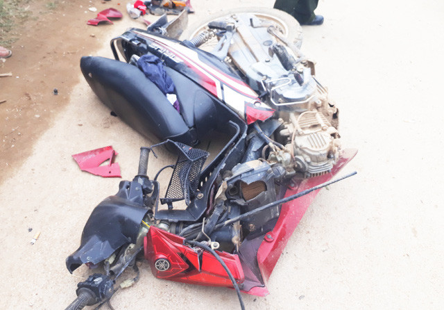 Chiếc xe máy của chị Nghĩa điều khiển hư hỏng nặng.