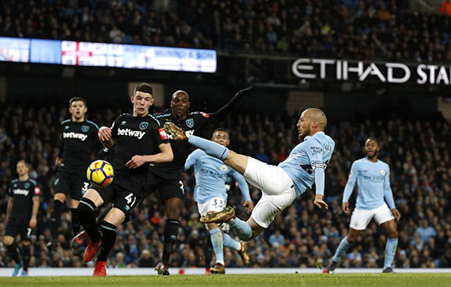 David Silva ghi bàn thắng ấn định chiến thắng 2-1 cho Man City