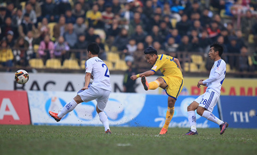 SLNA liên tục "cầm vàng lại để vàng rơi" trên sân nhà. Ảnh: BBĐ. 