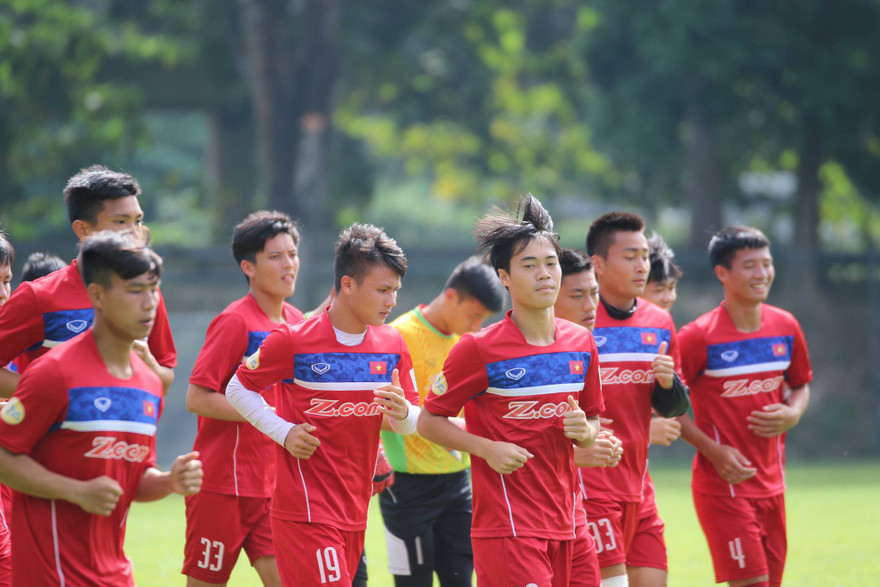 Thắng đậm ra quân, HLV Hữu Thắng 'thưởng' học trò 