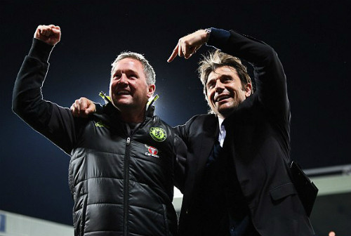 Cầu thủ Chelsea muốn Holland (trái) trở lại Stamford Bridge.