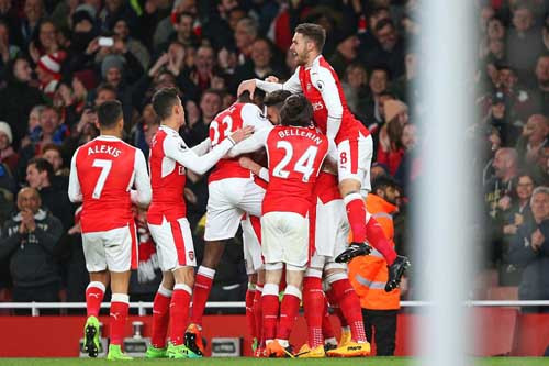 Arsenal đánh bại Leicester nhờ bàn phản lưới