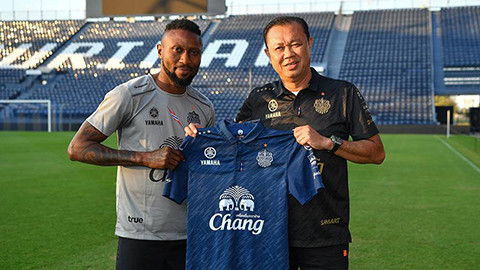 Lộ ảnh Hoàng Vũ Samson ra mắt ở đội bóng Thái Lan