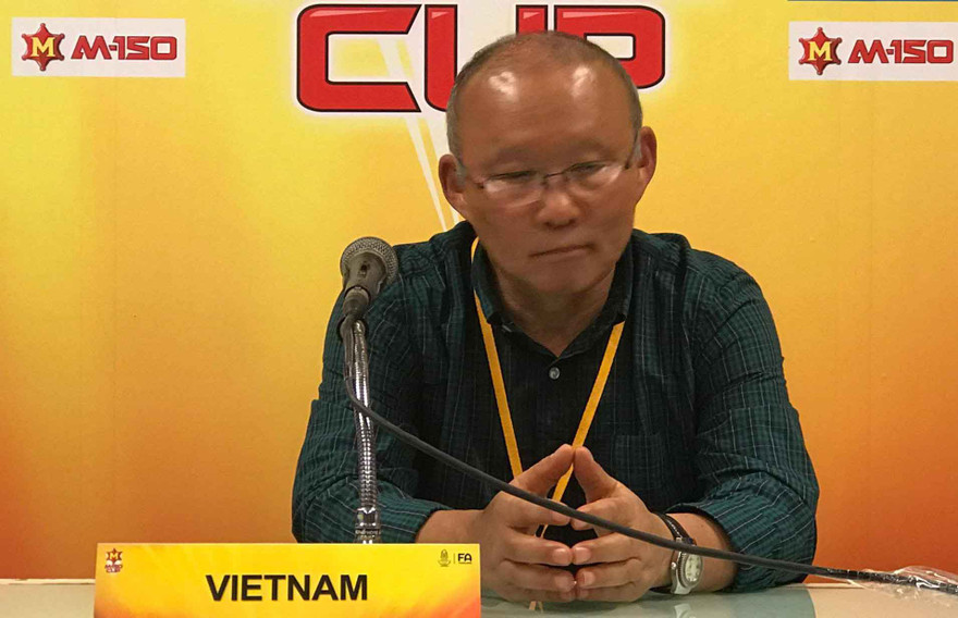 HLV Park Hang Seo trong buổi họp báo.