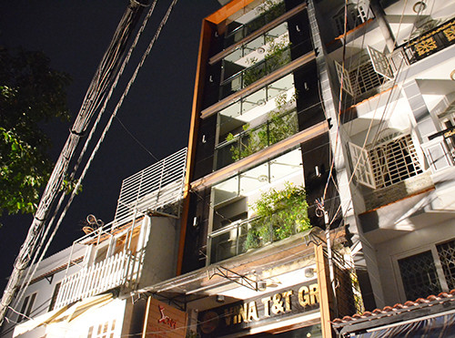 Căn nhà 6 tầng bị cháy