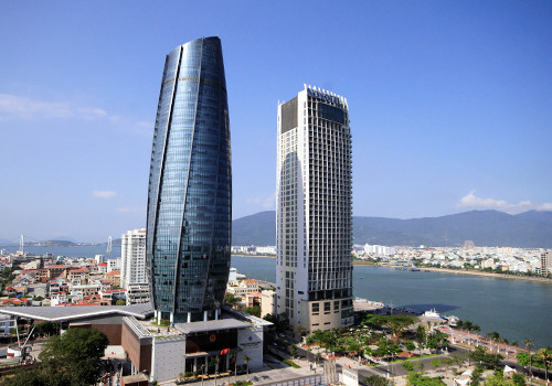 Tòa nhà hành chính Đà Nẵng (hình tròn), nơi 1.500 công chức thành phố đang làm việc. 