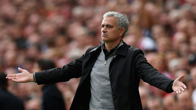 Mourinho, kẻ thù của bóng đá... giải trí