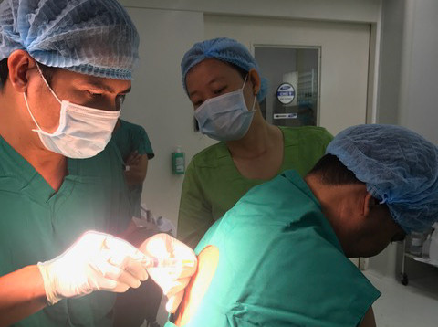 Người đàn ông ngủ ngồi suốt 4 năm ở Cần Thơ