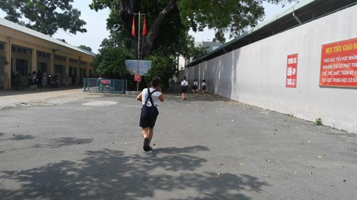 Sân trường tiểu học L.T.V