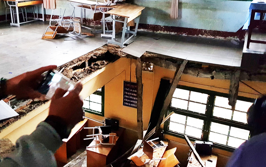 Hiện trường vụ sập sàn phòng học.
