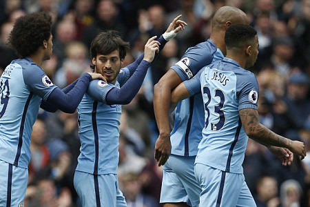 Silva mở tỷ số cho Man City ngay từ phút thứ 2.