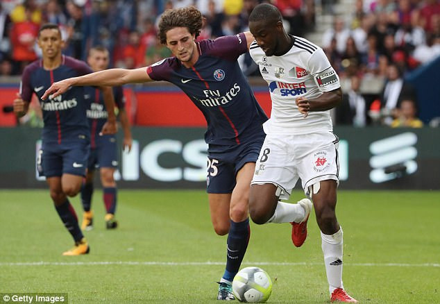 PSG dễ dàng vượt qua CLB mới thăng hạng Amiens