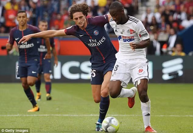 PSG dễ dàng vượt qua CLB mới thăng hạng Amiens