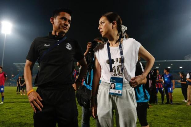  HLV Kiatisuk 'đắt hàng' sau khi chia tay đội bóng Thái