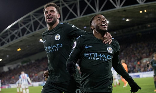 Man City ngược dòng thắng Huddersfiled, xây chắc ngôi đầu