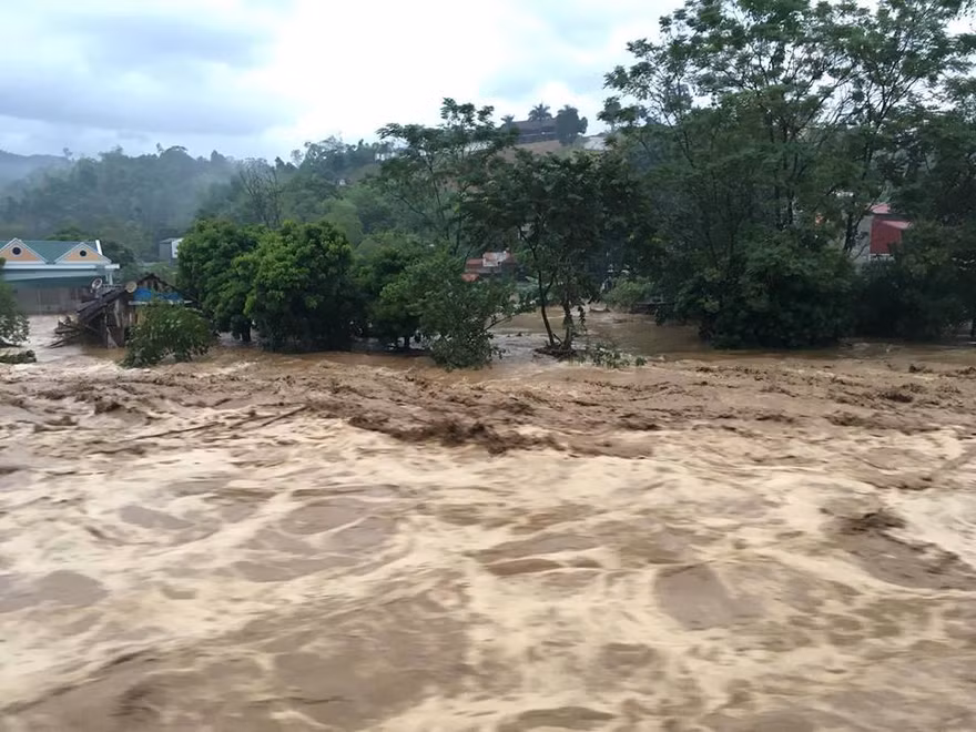 Lũ dữ tàn phá miền tây Yên Bái, thiệt hại hơn 100 tỷ đồng