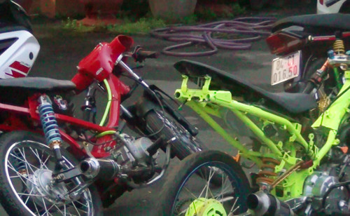 Xe đua đã được thay đổi kiểu dáng, thiết kế (xe cọp). 