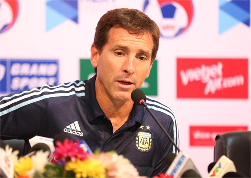 HLV Argentina nói gì sau trận thắng đậm U20 Việt Nam?