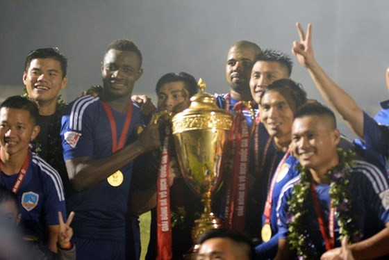Đội Quảng Nam lần đầu vô địch V-League.