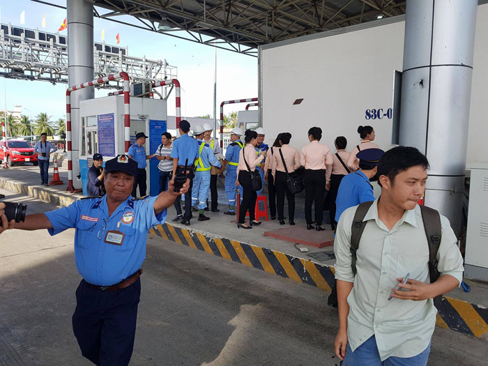 Phóng viên bị ngăn cản tác nghiệp tại BOT Cai Lậy