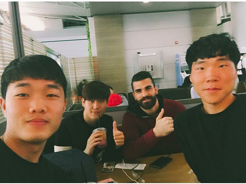 Xuân Trường chia sẻ bức hình với kiểu tóc mới trên instagram 