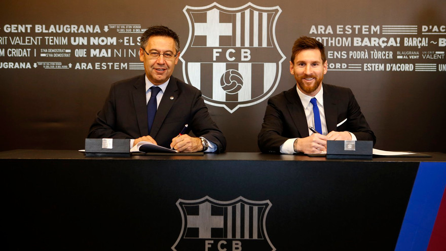 Messi trong ngày ký hợp đồng mới có thời hạn đến năm 2021 với Barca