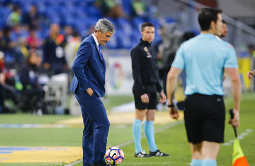 HLV Setien (trái) sẽ không cho Barca giành chiến thắng một cách dễ dàng. Ảnh: Marca 