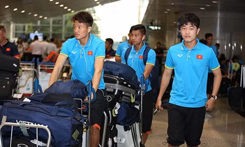 Dự SEA Games, U22 Việt Nam gặp sự cố ngay ở sân bay