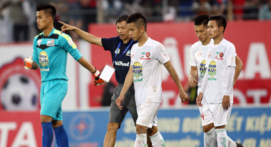 HAGL để thua đội cuối bảng Long An.