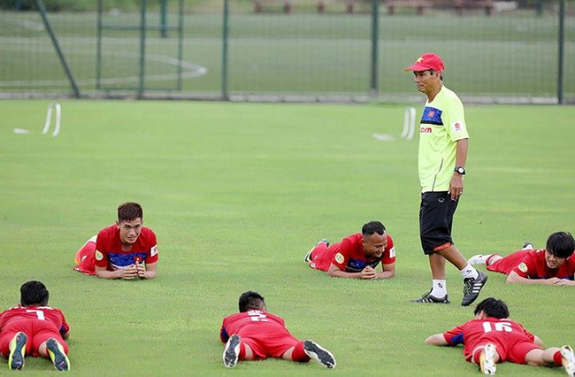 HLV Mai Đức Chung đang là niềm hy vọng giúp ĐTVN vượt qua khủng hoảng trước mắt.