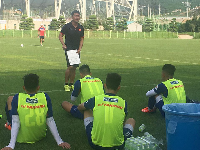 HLV Hữu Thắng hài lòng về những gì các học trò thể hiện 