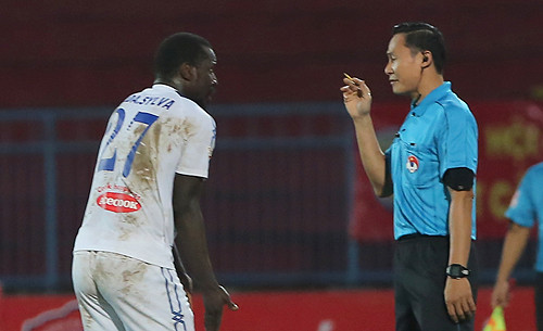 ‘Không thể nói đội bóng của Công Vinh bị cướp penalty’