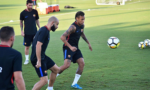 Neymar trên đường rời Barcelona 