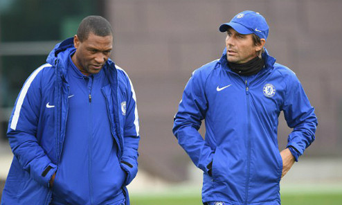 Michael Emenalo và Conte khi làm việc cùng nhau. Ảnh: AFP. 