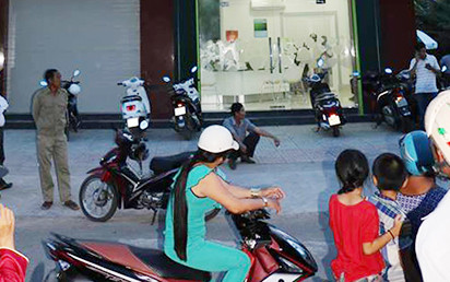 Người đàn ông bịt mặt cướp 2 tỷ đồng trong ngân hàng