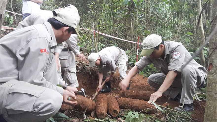 Hầm đạn pháo được tìm thấy tại vườn nhà anh Hồ Văn Giai. Ảnh: C.S 