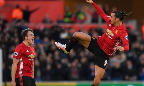 Jones và Ibrahimovic nhiều khả năng góp mặt trong đội hình của M.U ở trận đấu với Man City.