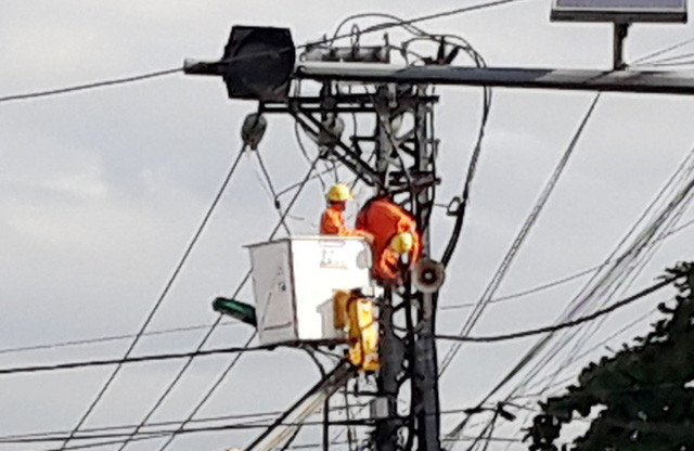 Anh Sơn bất tỉnh trên trụ điện khi tiến hành sửa chữa